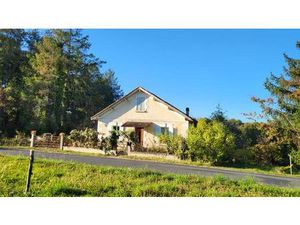 24130 Bosset Maison à rénover de 5 pièces de 94 m2 sur parcelle de 2055 m²