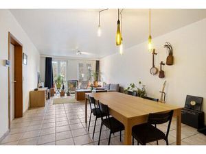 Ruime duplex (144m²) te huur centrum Halle  met 2 slpks  terras en autostpl