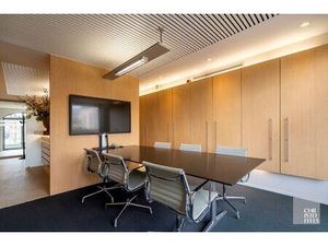 TE HUUR - Kantoorruimte (209m²) op toplocatie in Lanaken!