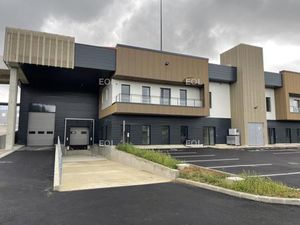 A LOUER - Local d'activité avec bureaux de 1 081 m² à Elancourt (78)