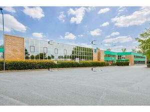 Locaux d'activité avec bureaux à partir de 606 m² à louer - Saint-Thibault-des-Vignes (77)