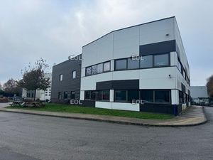 A LOUER - Montigny-le-Bretonneux bâtiment indépendant 2 361m²