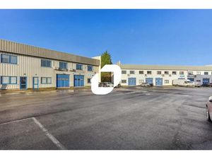 A LOUER  Surfaces d'activités rares sur le marché