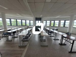 A LOUER  PLUSIEURS SURFACES RENOVEES A POISSY