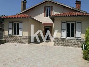 Maison rénovée de 5 pièces à Saïx  avec dépendance et jardin arboré