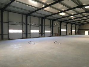 Local d'activités avec quais