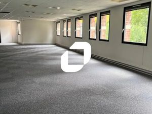 A LOUER  BUREAUX EN REZ-DE-CHAUSSEE