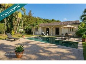 Villa T4 – Piscine  jardin  proche mer – Case-Pilote