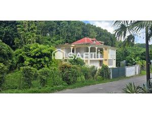 Villa au cœur d'un cadre verdoyant