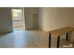 Appartement T1 place du Mercadial Saint-Céré