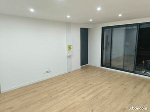 Très beau T2 55 m²  entièrement rénové et situé en rez-de-chaussée