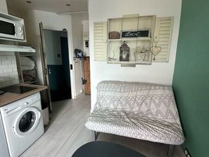 Beau studio avec électricité compris