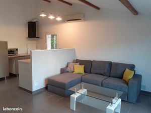 T2 lumineux et meublé dans le centre du village