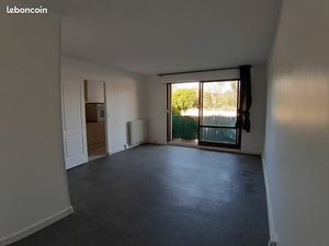LOCATION Combs la ville studio 31m²