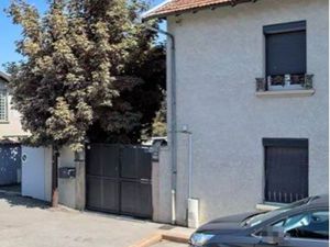 Appartement F2 maison de ville avec jardin