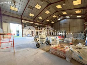 Local 429 m² Sulignat