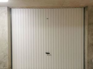 Garage fermé en sous sol sécurisé - proche bus pour Genève