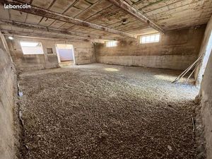 Ancienne Écurie en Béton Armé – Projet d’Aménagement Habitation ou Local Pro – 150 m² Carr