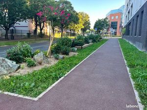 Dernier étage avec ascenseur. T3 de 61m2 avec loggia et grande place parking ss/sol. Const