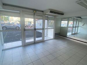 Local commercial 270 m² LE LAMENTIN