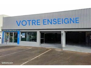 Local commercial 215 m² emplacement n°1