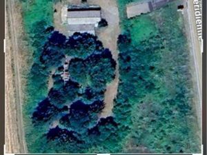 Deux hangars plus maison à refaire