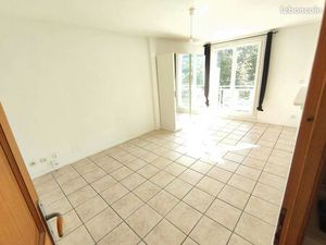 Studio 29 m2 cuisine équipée proche rer D et toutes commodités