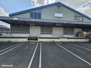 Local bureaux 900 m²