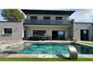 Maison individuelle à avec appartement T3 en sous sol