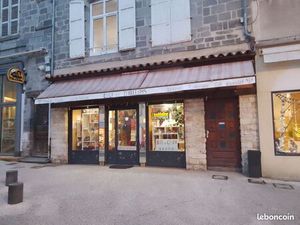 Local commercial place de l'hôtel de ville