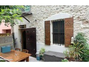 Appartement avec terrasse en maison de village à La Penne sur Huveaune