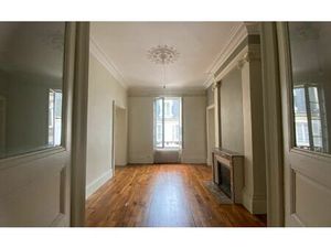 Location appartement  140.57 m² T-5 à Nevers  893 €