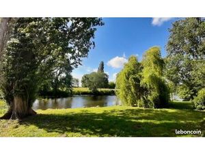 Grand terrain de loisirs