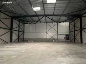 Local industriel 762 m²