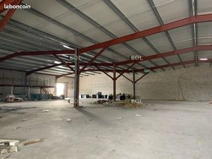 Local industriel 3 237 m²