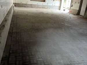 Local de 160m2 avec électricité