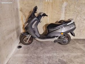 Place de parking moto / 2 roues