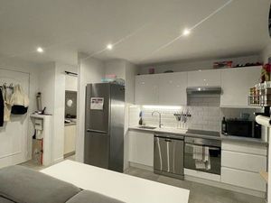 Appartement 42 m² – Climatisé – Balcon – Grand garage + cave – 2 min plage & commerces