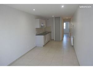 Loue T2 + parking + cave Châtillon Centre