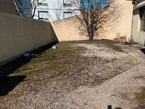 Ensemble immobilier Local et cour 280m2