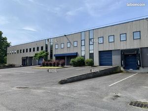 Local industriel 1 165 m²