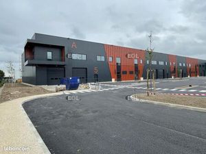 Local d'activité 592 m²