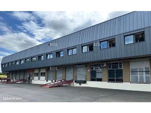 Local logistique 2 760 m²