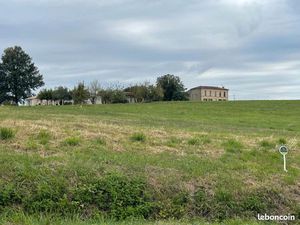 Terrain 800 m² Gornac