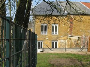 EXCLUSIVITE BOULZICOURT  Petit immeuble de pierre de deux appartements duplex avec entrée 