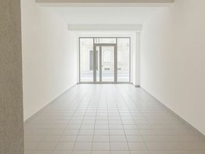 Local de 70m2 + 50m2 de cave