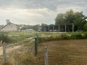 Loue terrain et hangar