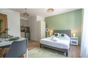 Studio meublé tout inclus – Clamart – Valises seulement