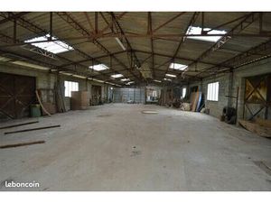 Hangar en dur avec fort potentiel de 373 m² - Terrain 822 m²