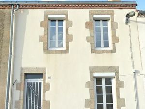 Maison de bourg 1 ch bureau cour
